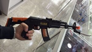 AMETRALLADORA AK-47 CON LUZ Y SONIDO