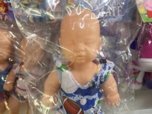 BEBE DORMILON CON ROPA