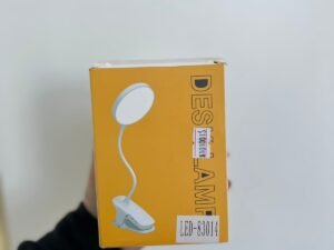 lampara blanca con pinza