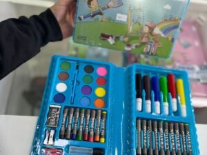 SET DE 42 PIEZAS CRAYONES Y ACCESORIOS