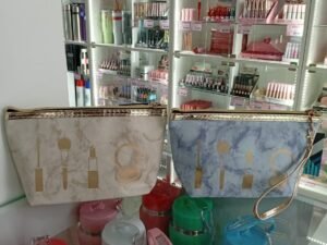 PORTA COSMETICO DECORADO CIERRE REFORZDADO