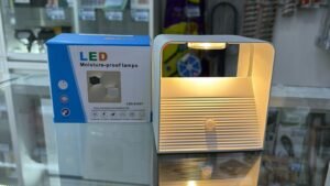 LUZ LED METAL PARA EXTERIOR CON IMAN RECARGABLE