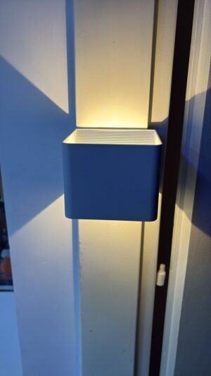 LUZ LED METAL PARA EXTERIOR CON IMAN RECARGABLE