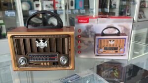 RADIO VINTAGE RECARGABLE FM / USB / MP3