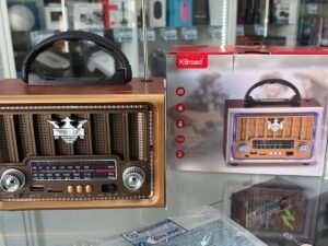 RADIO VINTAGE RECARGABLE FM / USB / MP3