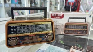 RADIO MEIER MODELO VINTAGE PREMIUM RECARGABLE FM / AM / MP3 / TARJETA SD