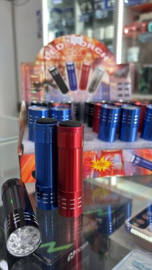 LINTERNA DE METAL A PILAS PEQUEÑA 9 LED