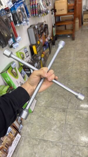LLAVE CRUZ PARA AUTO