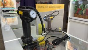COMPRESOR DE AIRE DIGITAL CON MEDIDOR Y GATILLO