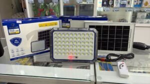 LAMPARA SOLAR PARA EXTERIOR 1000W C / CONTROL