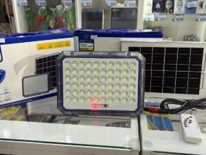 LAMPARA SOLAR PARA EXTERIOR 1000W C / CONTROL