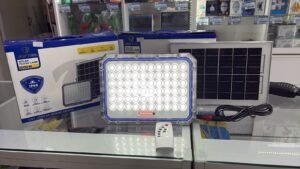 LAMPARA SOLAR PARA EXTERIOR 1000W C / CONTROL