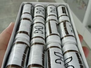 WhatsApp Image 2025-10-14 at 4.15.34 PM CAJA DE HILOS BLANCOS/NEGRO/COLORES