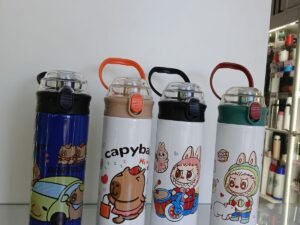 WhatsApp Image 2025-10-25 at 12.31.00 PM (1) BOTELLA TERMICA CON GANCHO + PICO