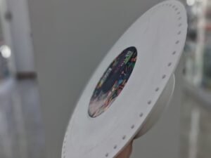 WhatsApp Image 2026-03-27 at 4.29.13 PM (2) LAMPARA LED INTELIGENTE TIPO UFO CON ALTAVOZ BLUETOOTH INTEGRADO