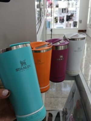 VASO STANLEY CON PARLANTE DIF COLORES