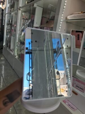 ESPEJO DE MAQUILLAJE CON LUCES LED Y PANTALLA TACTIL