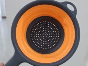 WhatsApp Image 2026-03-27 at 4.29.14 PM COLADOR DE COCINA SILICONADO PLEGABLE CON ASA