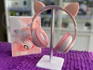 WhatsApp Image 2026-03-27 at 5.08.31 PM (1) AURICULARES GEAR GEEK STN-28 CAT LED WIRELESS