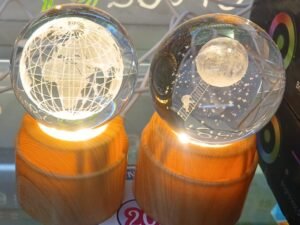 WhatsApp Image 2026-04-21 at 5.18.29 PM LAMPARAS DE CRISTAL 3D CON BASE DE MADERA LED FORMATO CHICO